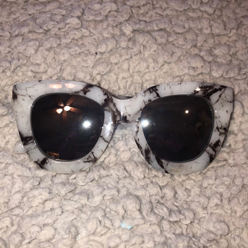 QUAY MARBLE SUNGLASSES 💖
